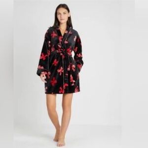 Kate Spade Chenille Robe. Size: L/XL.